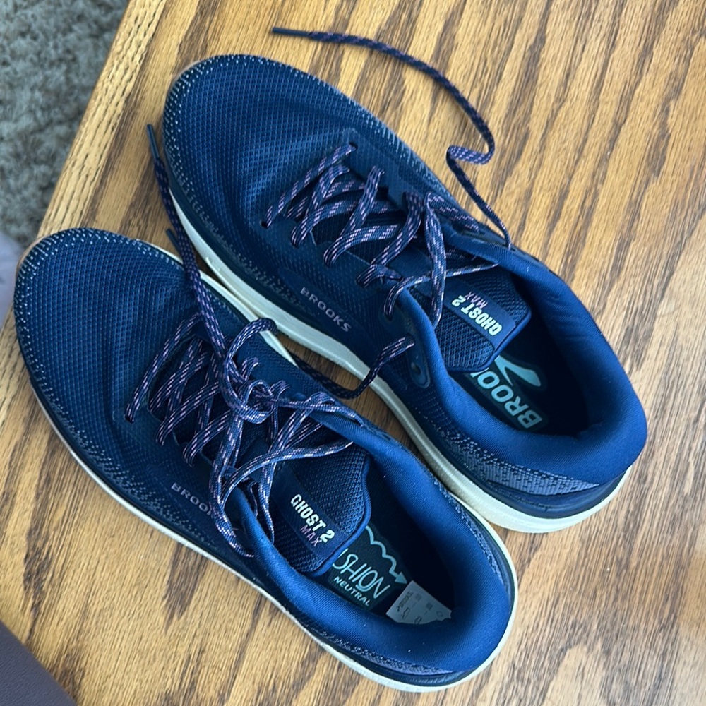 Brooks womens ghost 2 Max running shoe